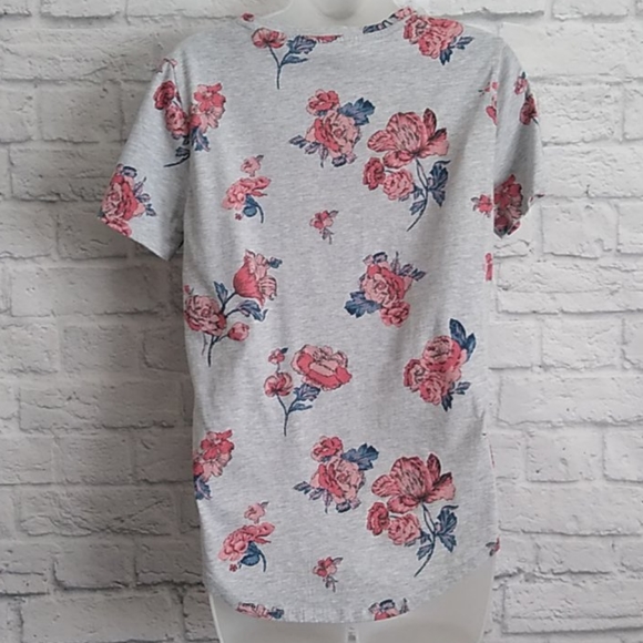 Lucky Brand Allover Rose Gray Floral Tee Shirt - Picture 4 of 6